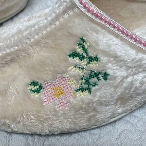 Vintage Foamtreads slippers with heel & hard bottom, embroidery details, 8 1/2